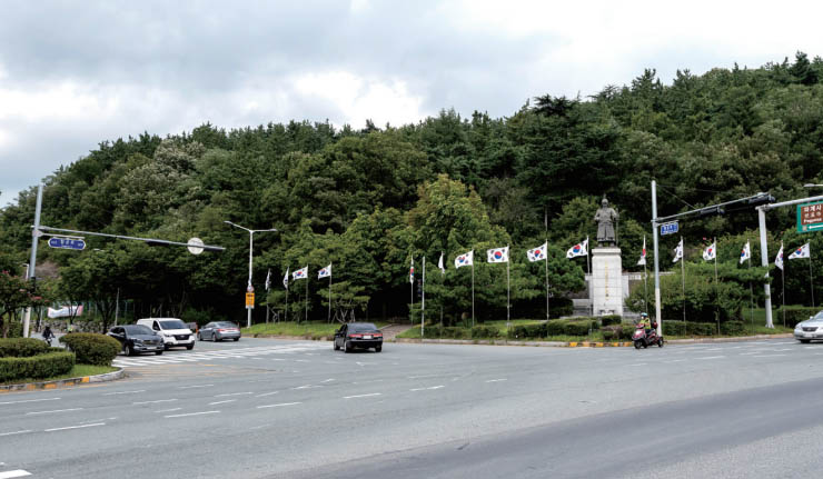 왕건이 견훤의 군사와 격돌해 크게 패한 공산전투가 벌어진 현장인 파군재삼거리